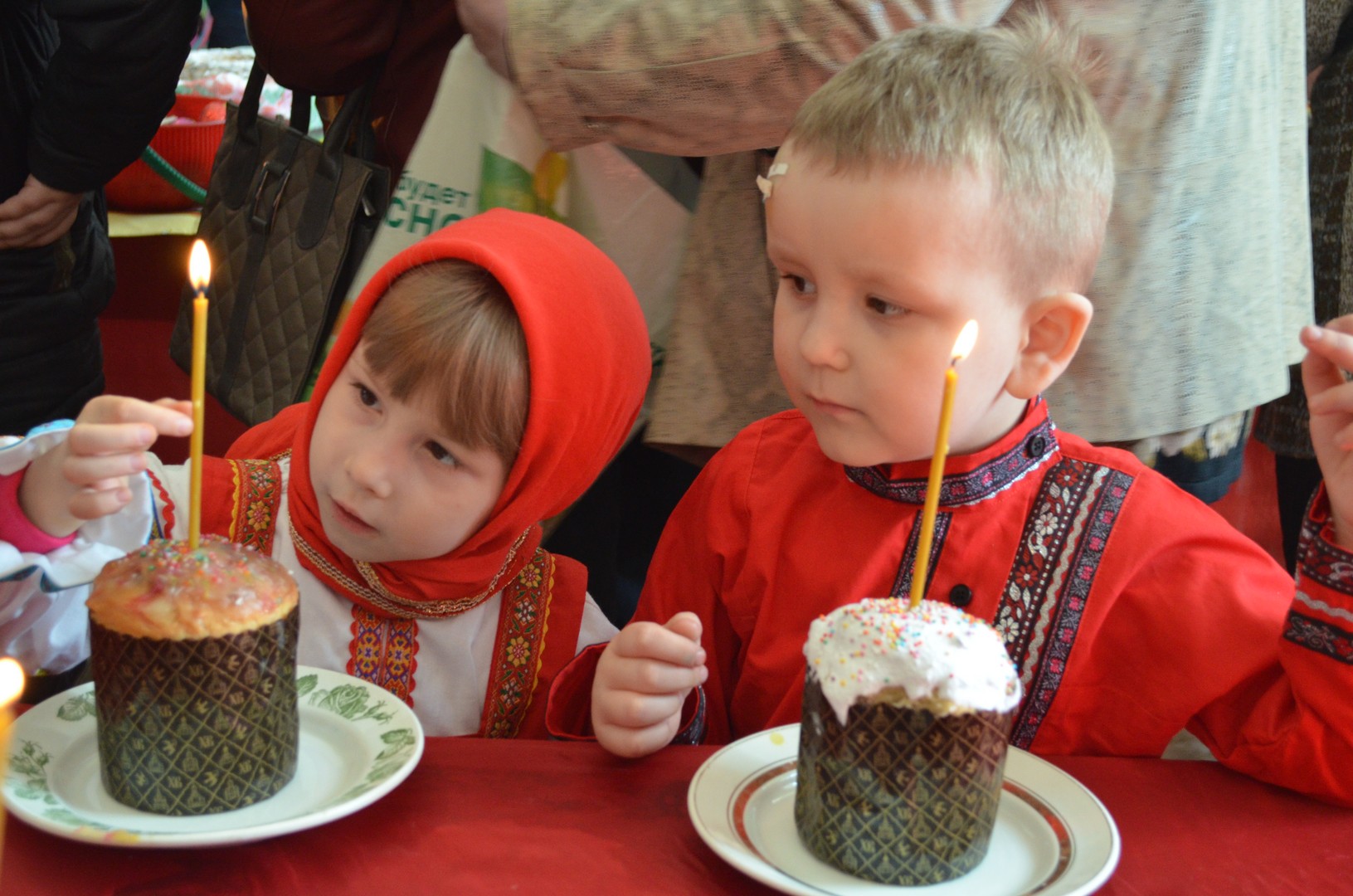 дети на празднике в храме