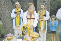 Неоязычники проводят обряд на днепровском острове Хортица (Запорожье)