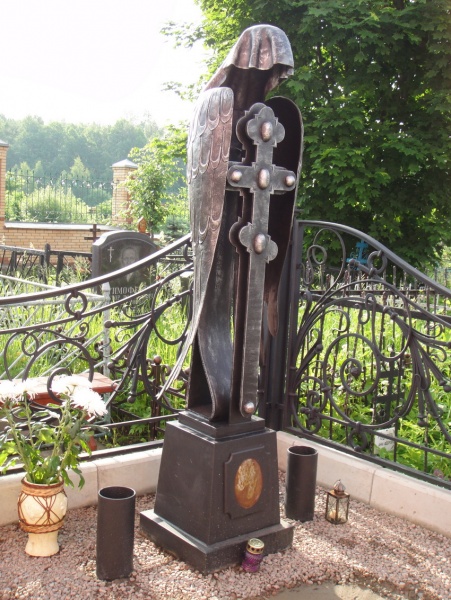 Памятник на могилке Алеши Алеоха.